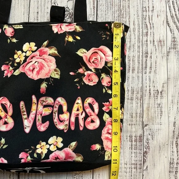 Robin Ruth Floral Canvas Las Vegas Bag. - Picture 8 of 11